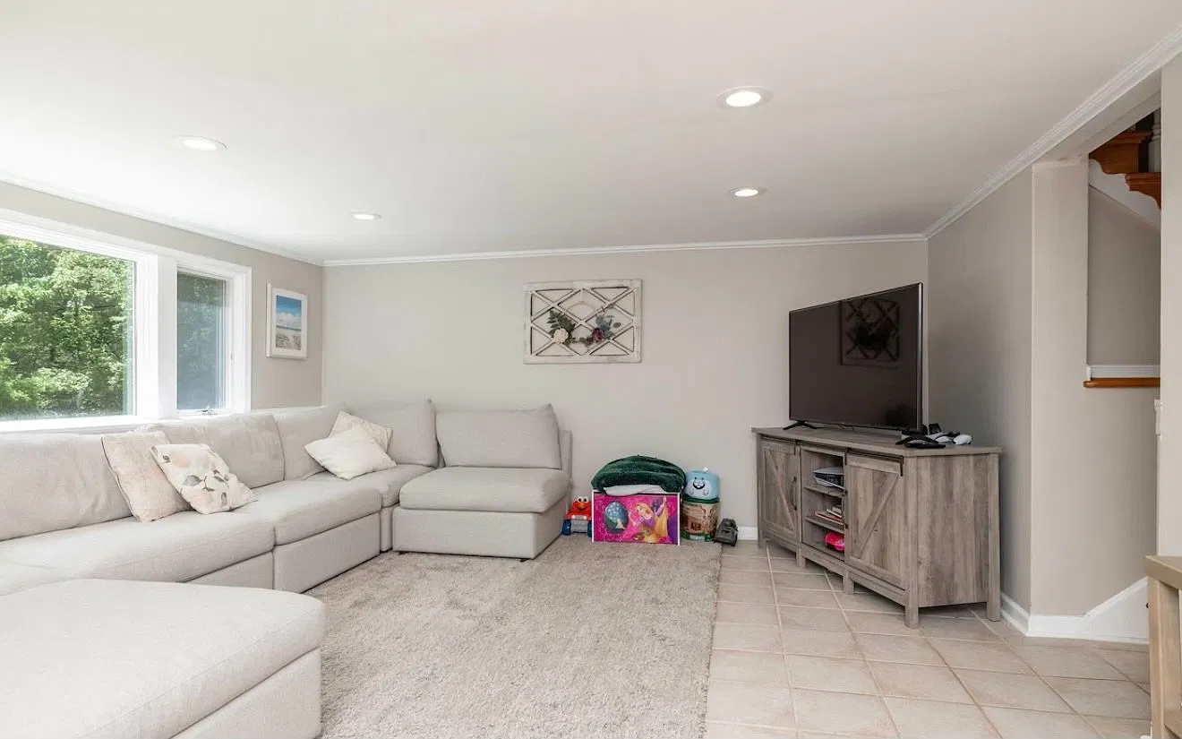Delview 4bed 2.5 Bath — Photo 3