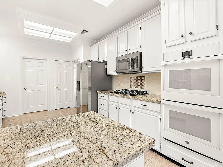 8 Greentwig Pl — Photo 16