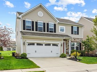 9155 Stonegate Cir, North Ridgeville, OH 44039