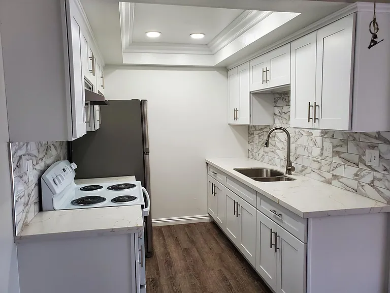 615 E Broadway #202 — Photo 3