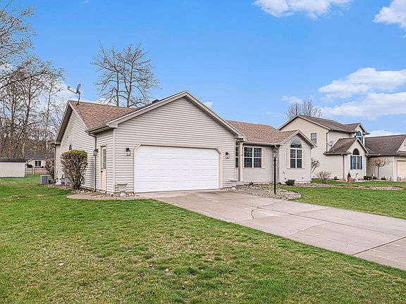 3rd image of 53697 Woodvale Dr