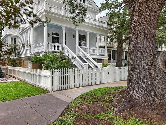 2nd image of 1324 Sealy St