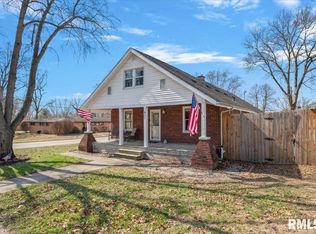 901 N 6th St, Riverton, IL