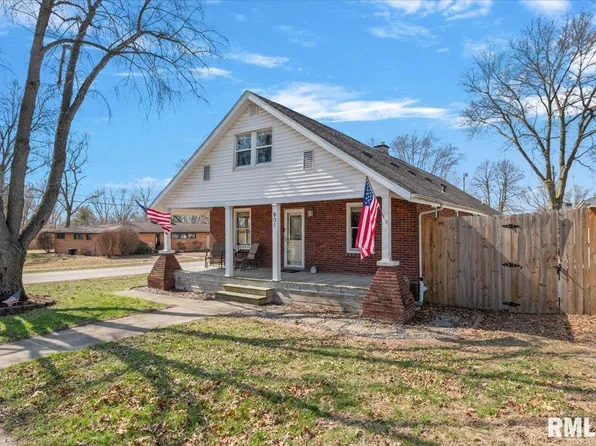 901 N 6th St, Riverton, IL 62561