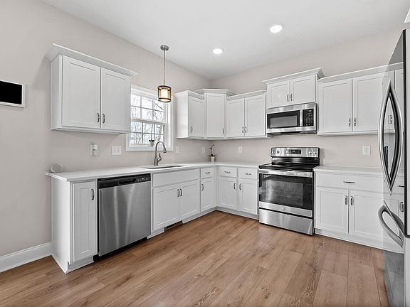 3rd image of 326 Galway Dr