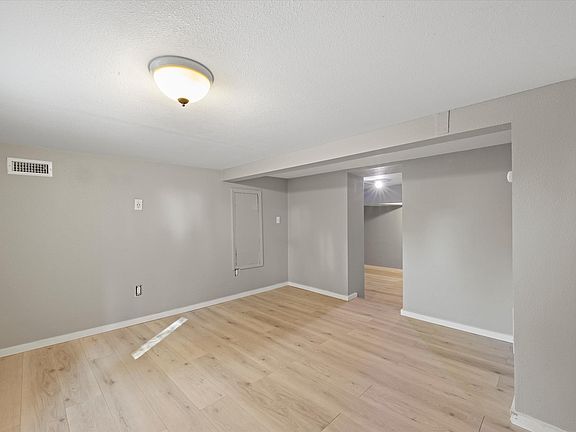 3rd image of 215 N 12th Ave