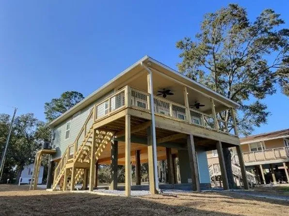 8716 W Simmons Bayou Dr, Ocean Springs, MS 39564