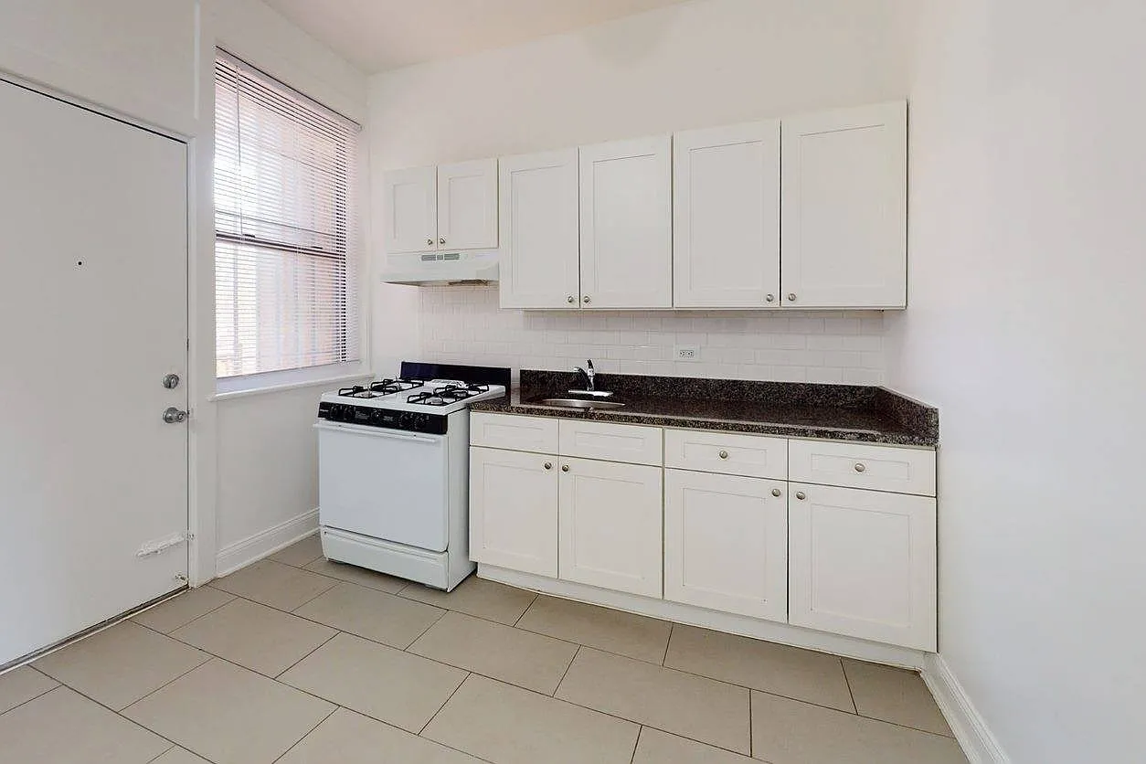 5416 S. Woodlawn Avenue — Photo 1