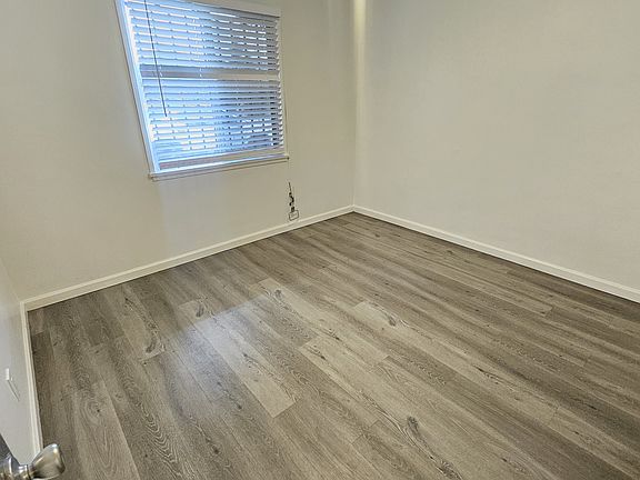 5th image of 1120 E Fairview Blvd #1120