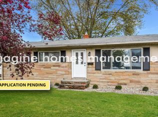 396 Sterling Cir, Berea, OH 44017
