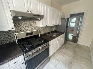 35-25 34th St #D23, Astoria, NY 11106