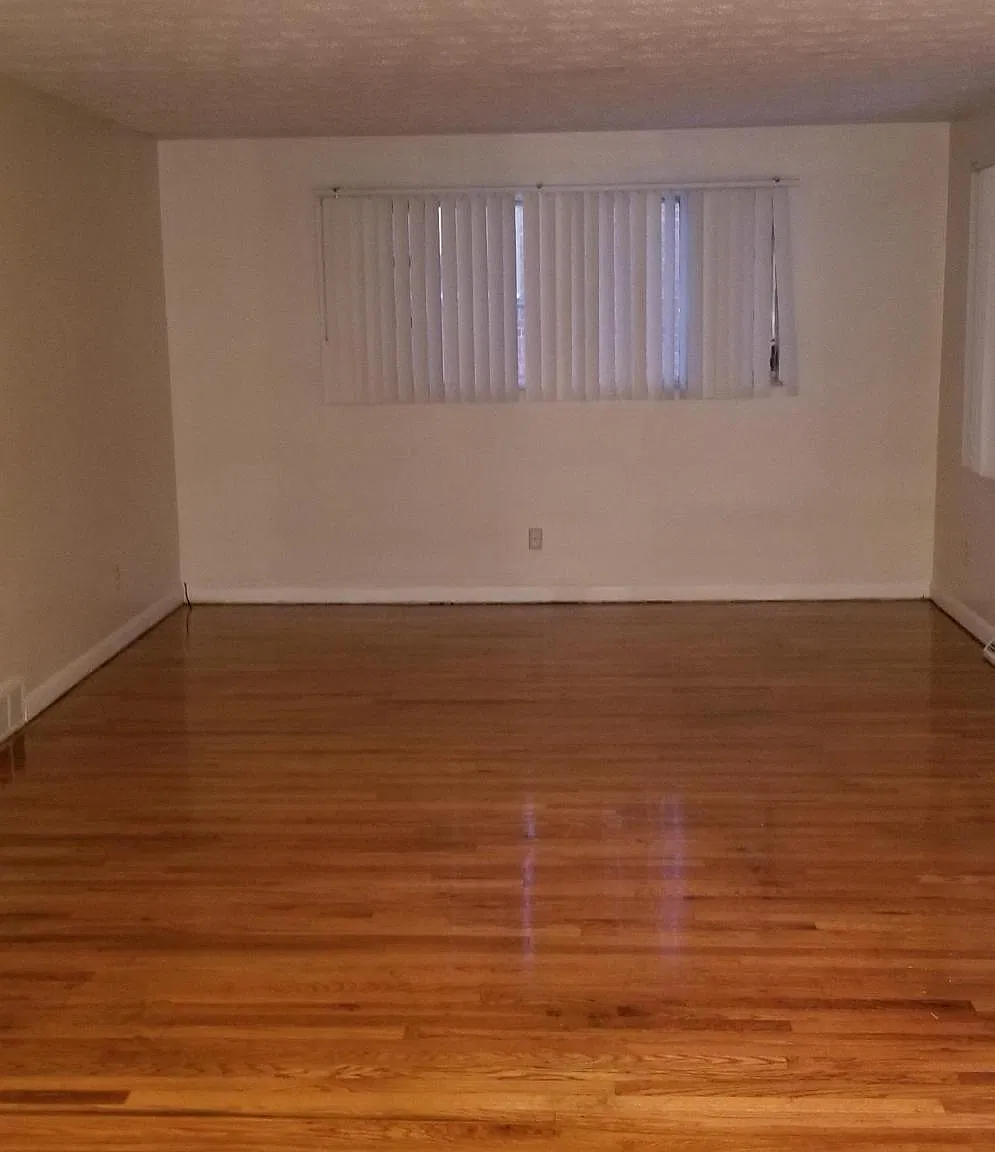 3 bed, 3.5 bath, 1376 sqft, $1,950 — Photo 4