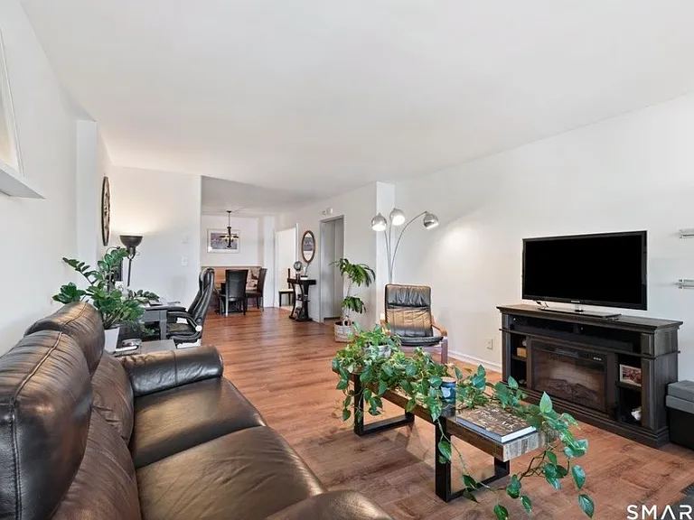 30 Glenbrook Rd #2E — Photo 5