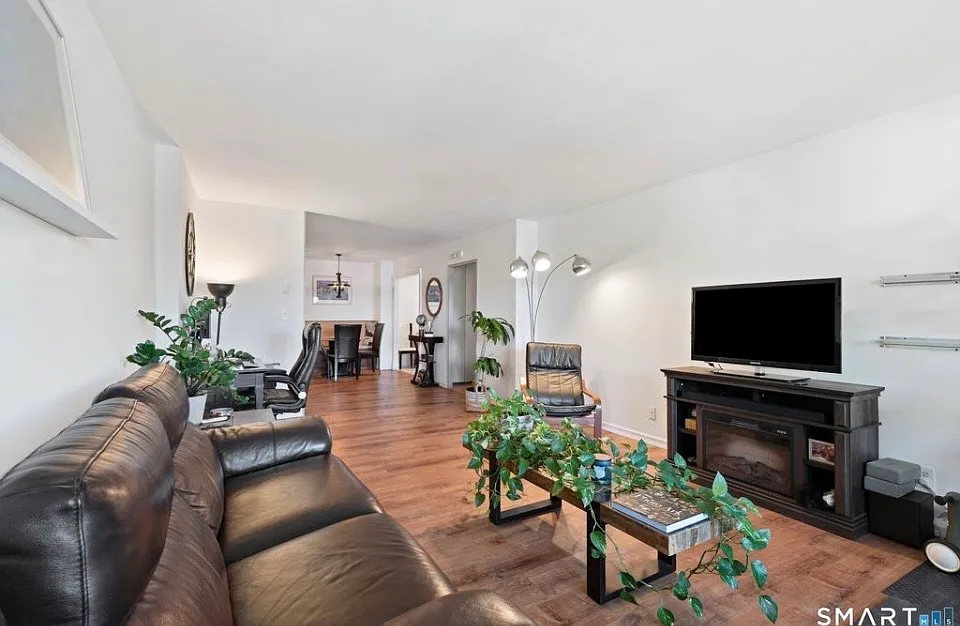 30 Glenbrook Rd #2E