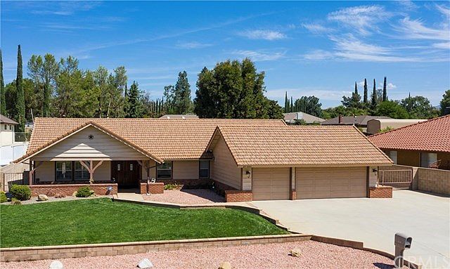 1st image of 27950 Kalmia Ave