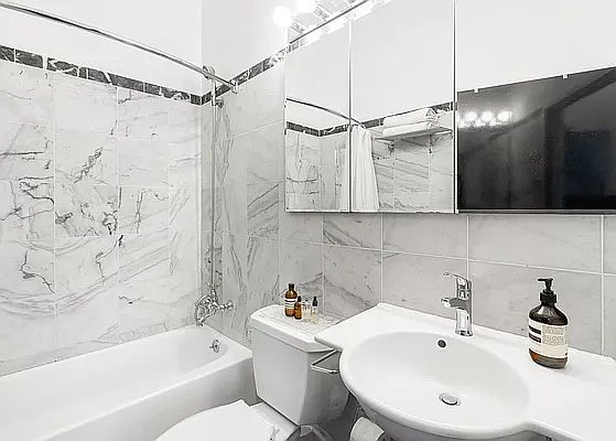 5th image of 244 Madison Ave APT 7H