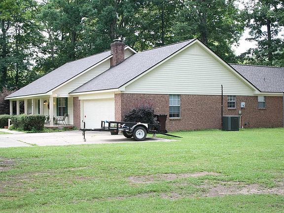 3rd image of 104 Magnolia Cir