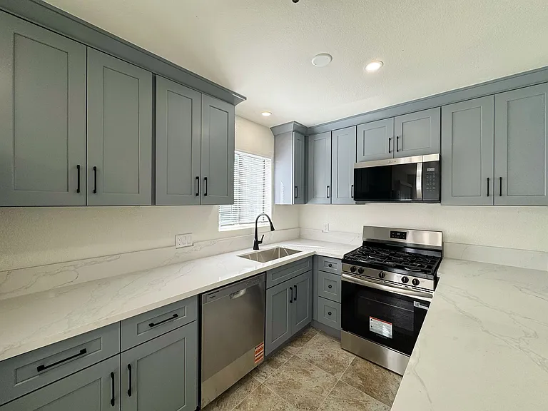 112 N Michigan Ave #9 — Photo 4