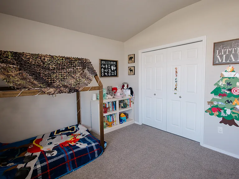 930 SW Lago St — Photo 14