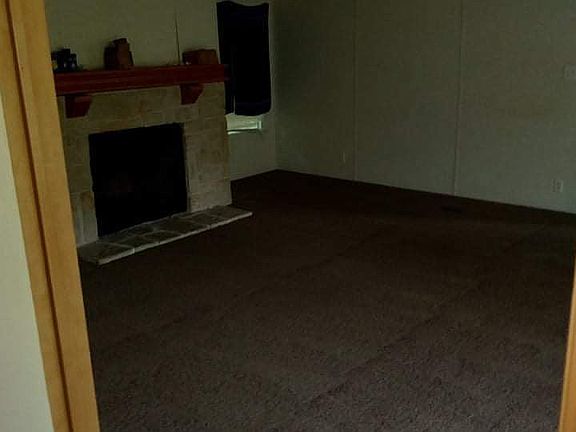 Livingroom w new carpet