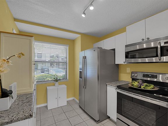 5th image of 225 City View Drive #225
