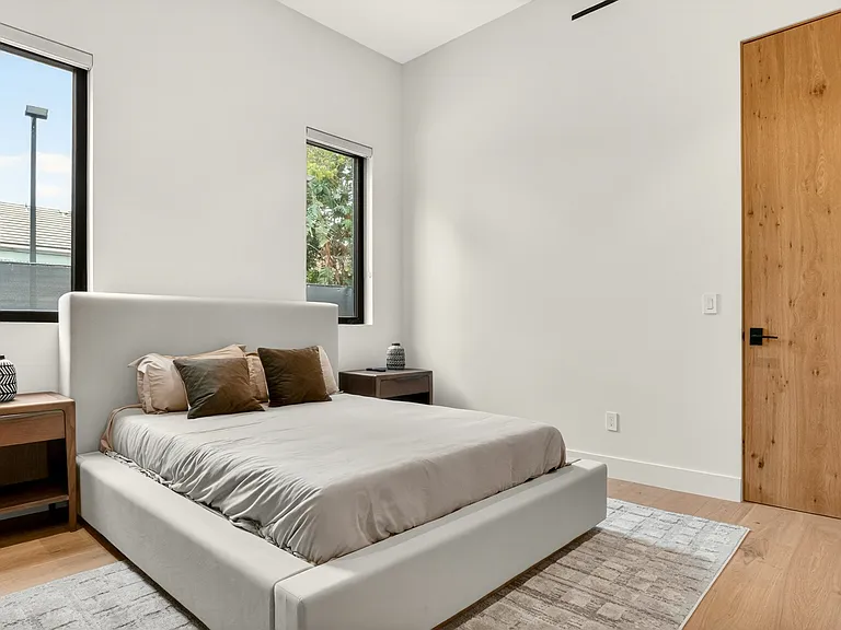 5728 Calvin Ave #1/2 — Photo 14