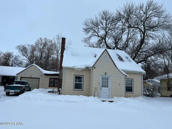 121 6th Ave SE, Mayville, ND 58257
