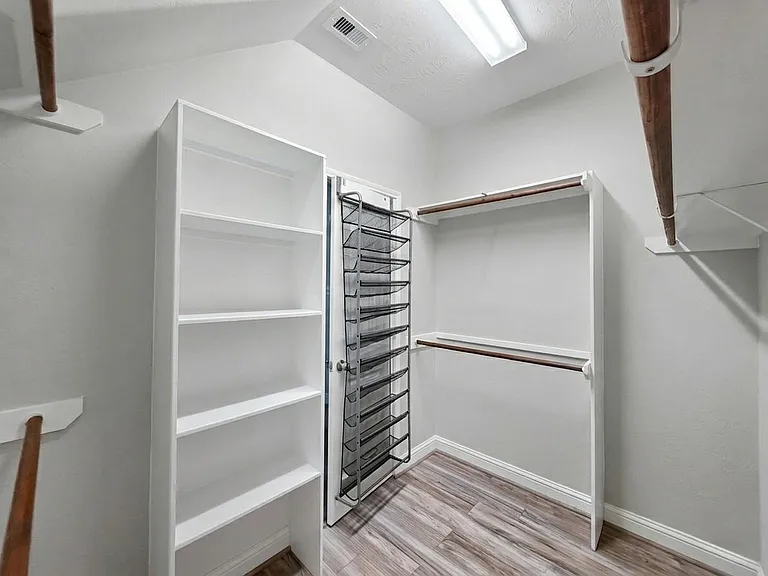 8206 Oxbow Manor Ln — Photo 30