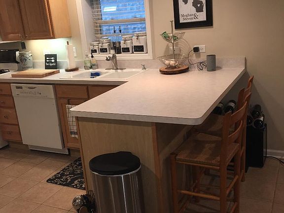 5th image of 4110 N Maplewood Ave #1