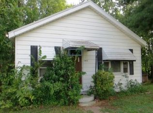 104 E Knauer St, Ava, IL 62907