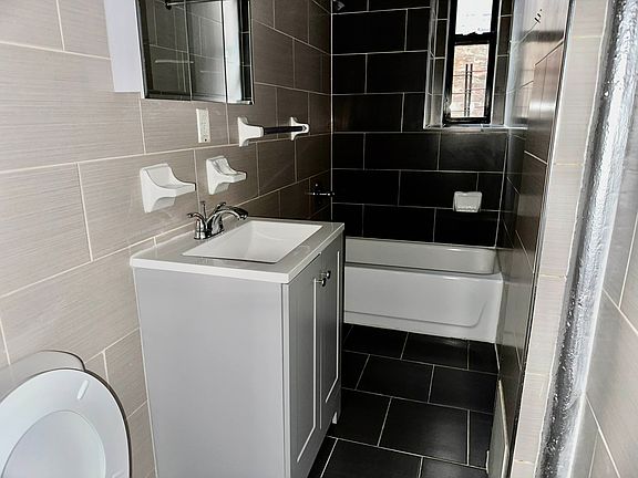 3rd image of 122 E 103rd St APT 19
