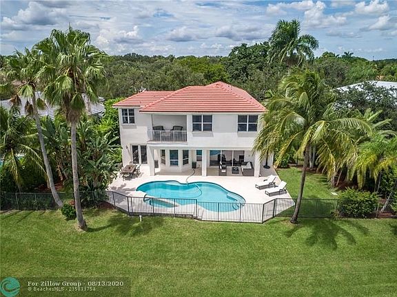 2nd image of 1424 Lantana Dr