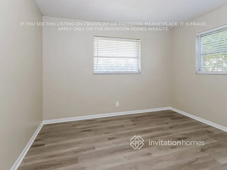 1132 Essex Dr — Photo 11