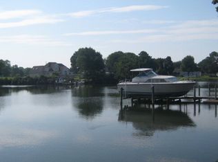 325 Sutton Ave, Reedville, VA 22539