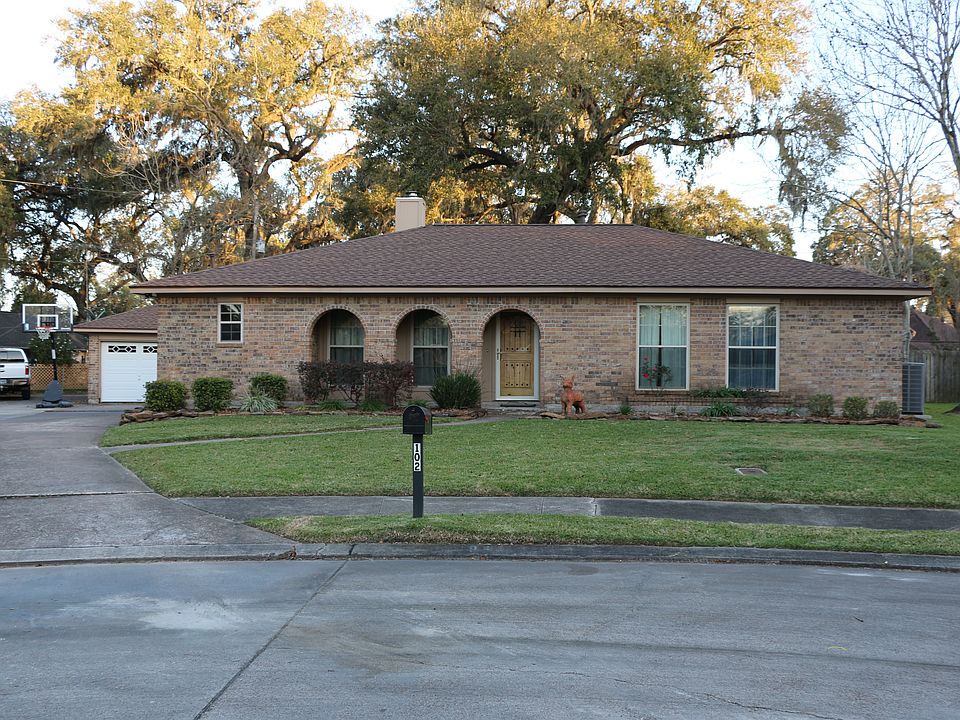 1st image of 102 Dahlia St