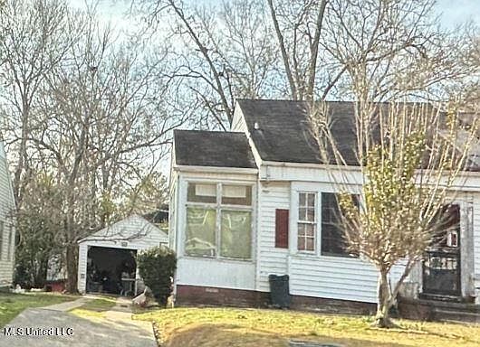 2nd image of 1215 Lawnview Pl