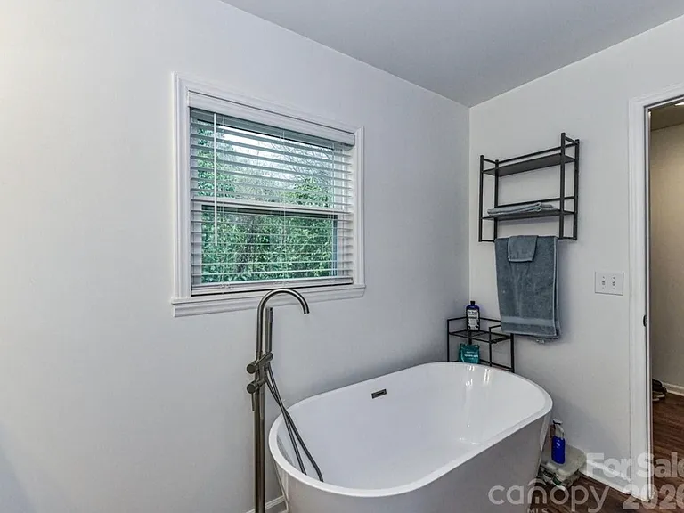 1240 Skyview Rd — Photo 12