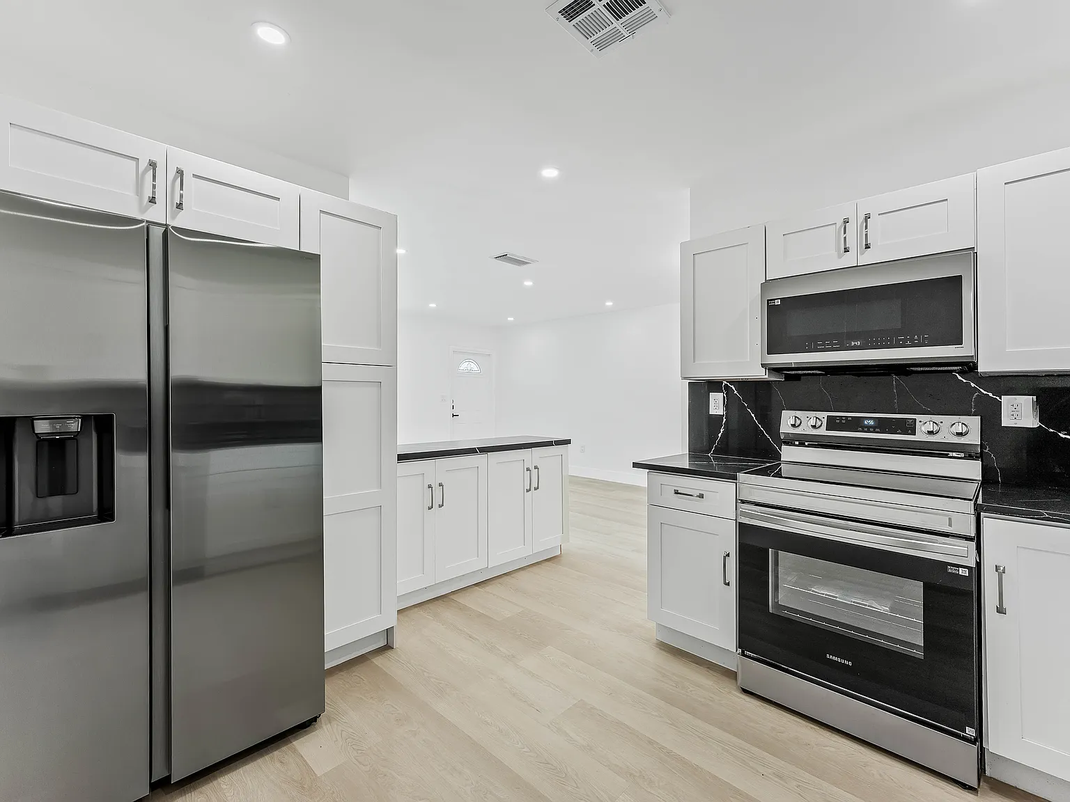 3 bed, 1383 sqft, $3,200 — Photo 4