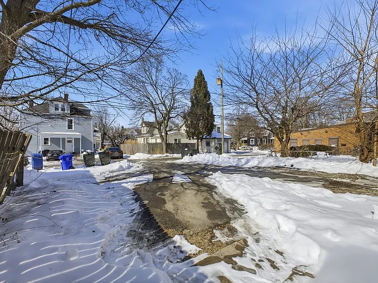 2209 Summit St — Photo 25