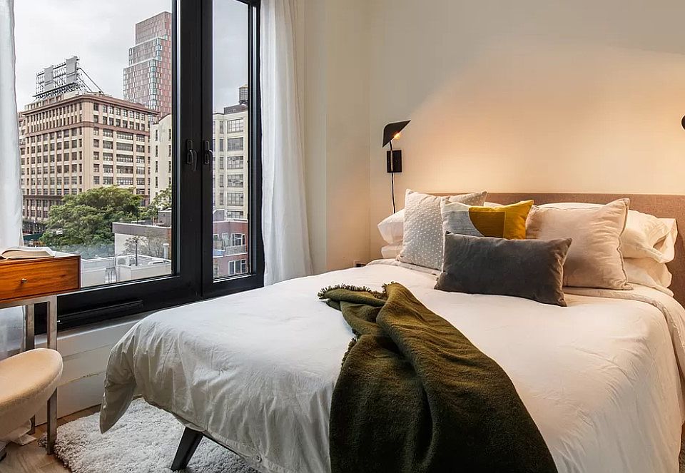 1st image of 260 Gold St #1212