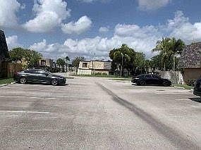 3rd image of 220 Lake Arbor Drive
