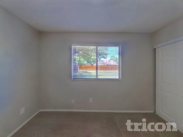 3913 Bigleaf Ln — Photo 9