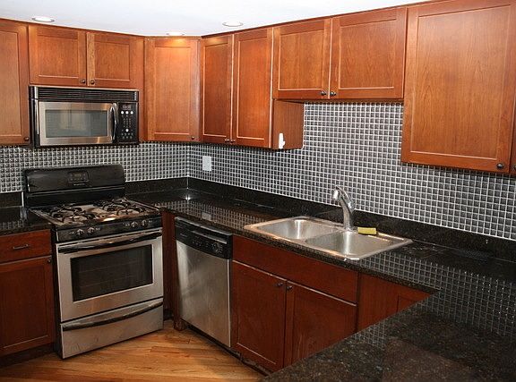 3rd image of 2528 N Lincoln Ave APT 411