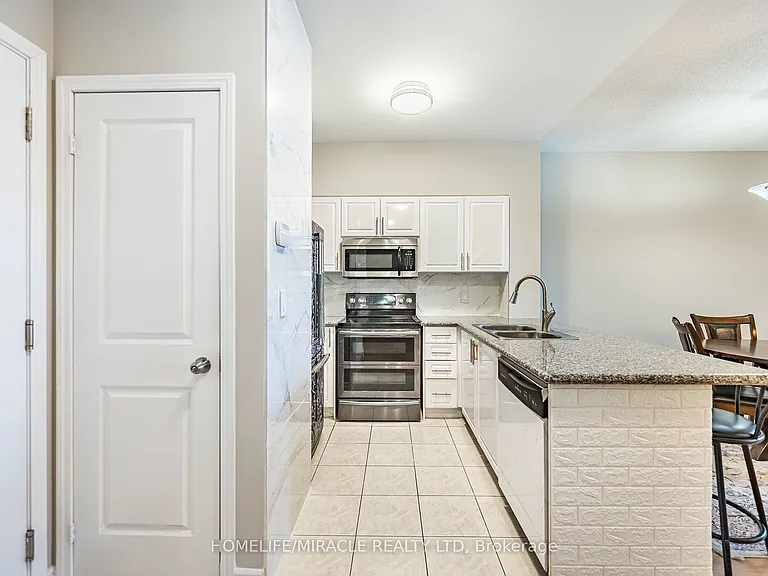 18 Harding Blvd #121 — Photo 10