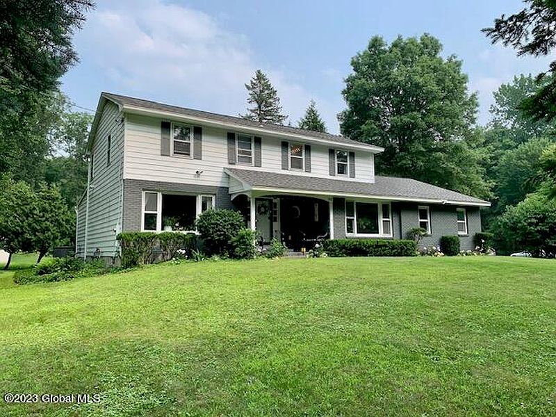 3rd image of 888 Heather Lane