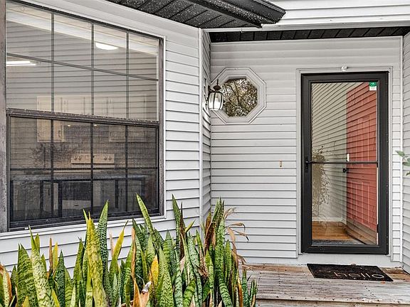 3rd image of 809 NW 42nd Ter