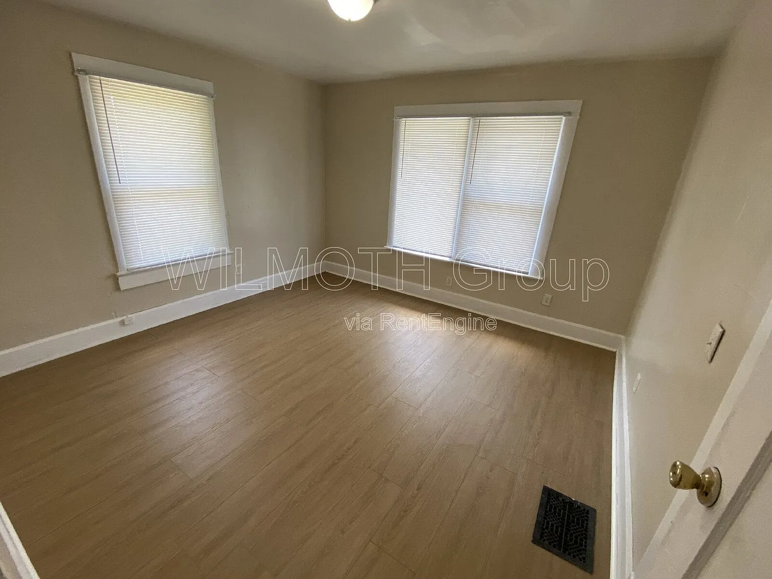 3 bed, 1.5 bath, 1176 sqft, $1,295 — Photo 4
