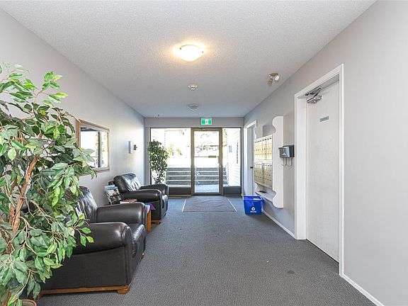 4th image of 1351 Esquimalt Rd #103