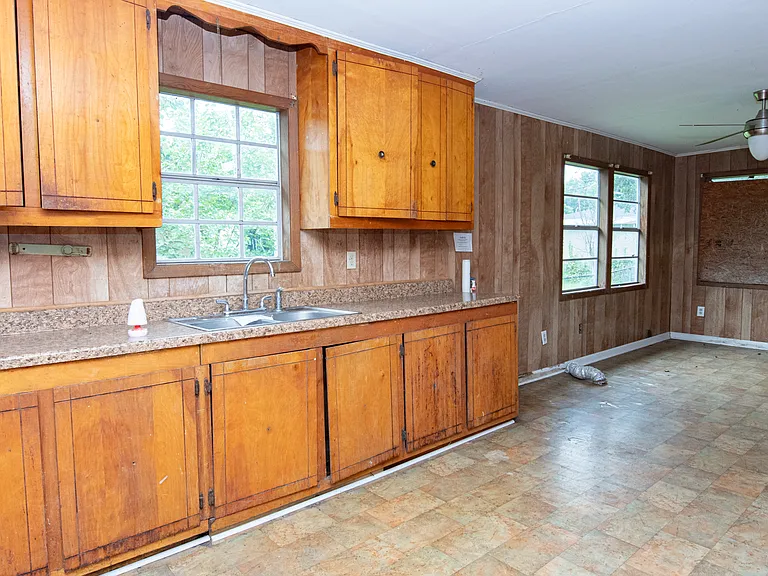 405 Johnston St — Photo 26