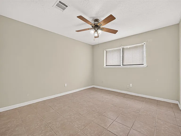2523 Creekway Cir — Photo 34